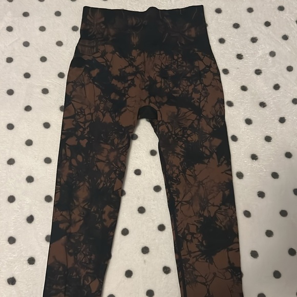 Brown & Black Scrunch Butt Leggings - Picture 3 of 3